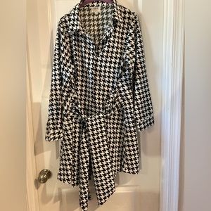 Her Destiny Houndstooth Shirtdress size XL